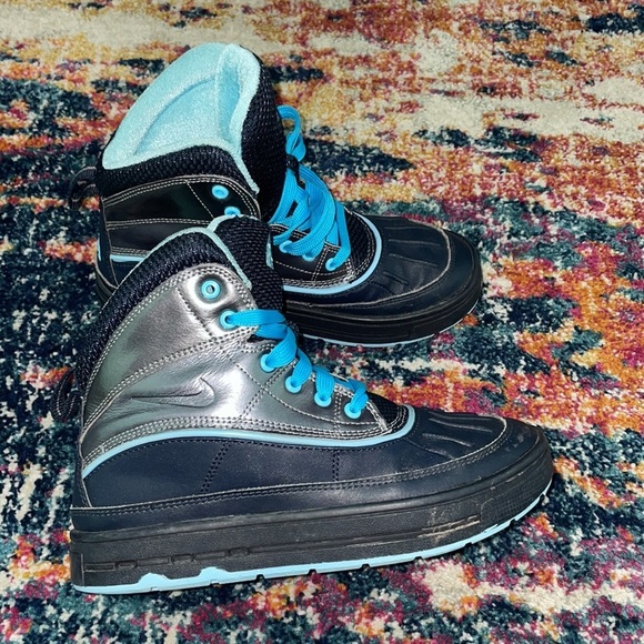 Nike ACG Woodside 2 High Hiking Trail Shoe - Picture 3 of 9